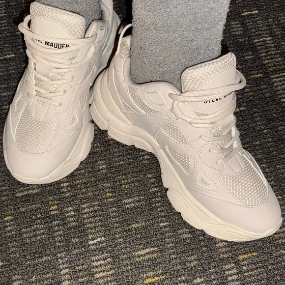 Stylish Cream Sneakers - Picture 10 of 10